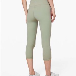 Lululemon Wunder Under 21” Crop Sea Moss Size 10